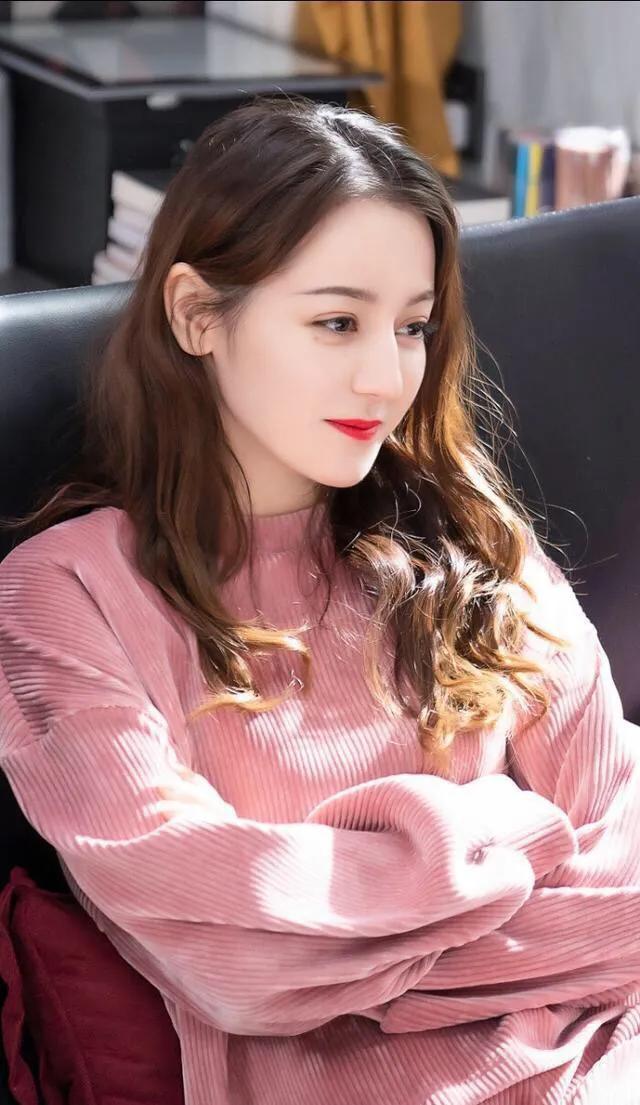 黄景瑜方起诉造谣者不信谣不传谣,迪丽热巴用行动澄清和黄景瑜恋情