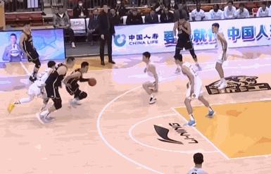 孙铭徽被亚当斯戏耍慢动作回放,孙铭徽采访谈暴脾气