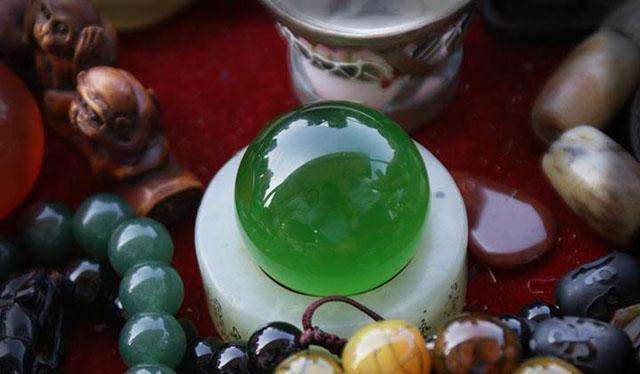 陕西男子挖到夜明珠如今成了路灯,夜明珠26亿路灯