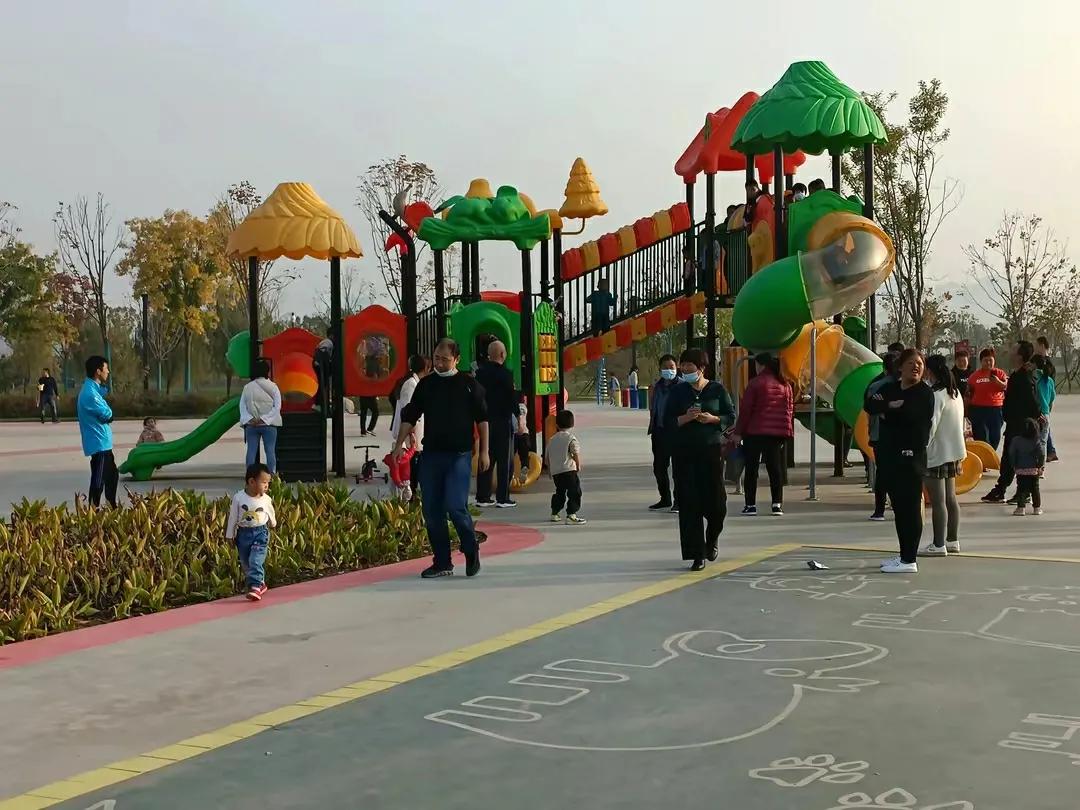 咸阳最好的公园在哪里,咸阳龙湖彩虹郦城规划有公园吗