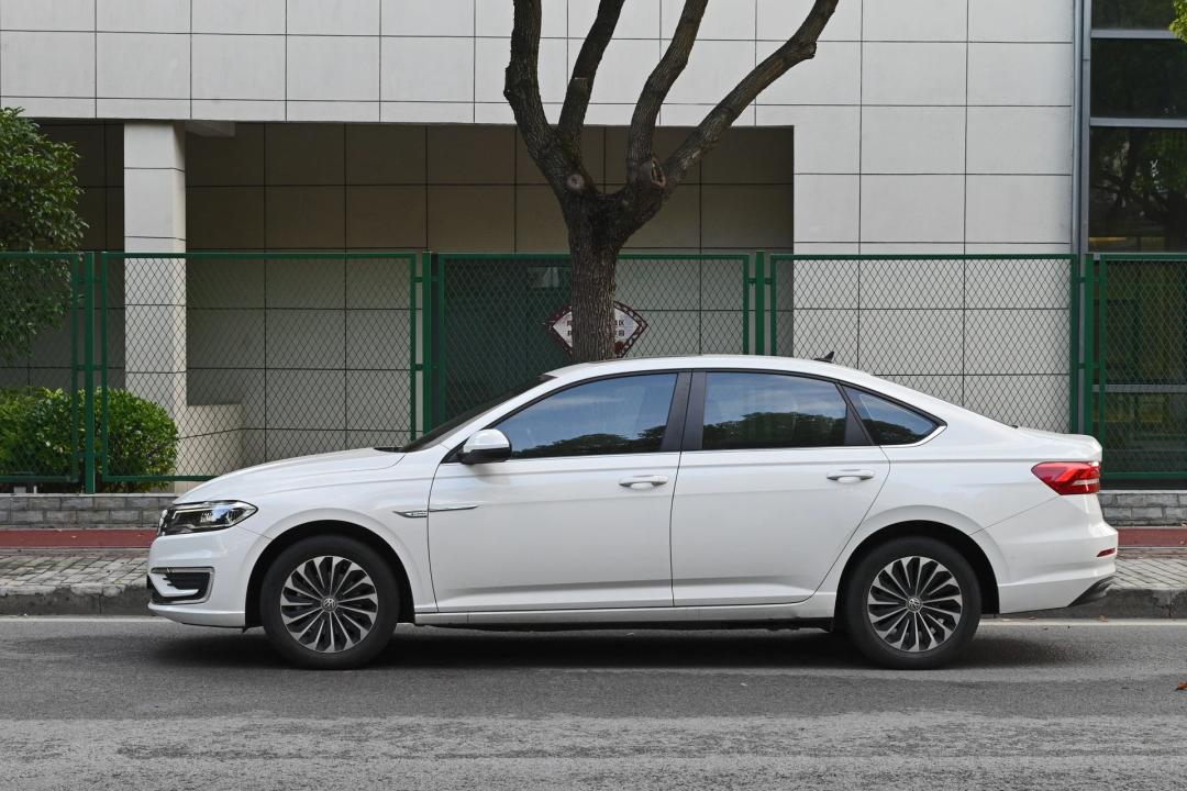 2015款朗逸1.4t二手现在值多少钱,大众朗逸1.5t星空顶配