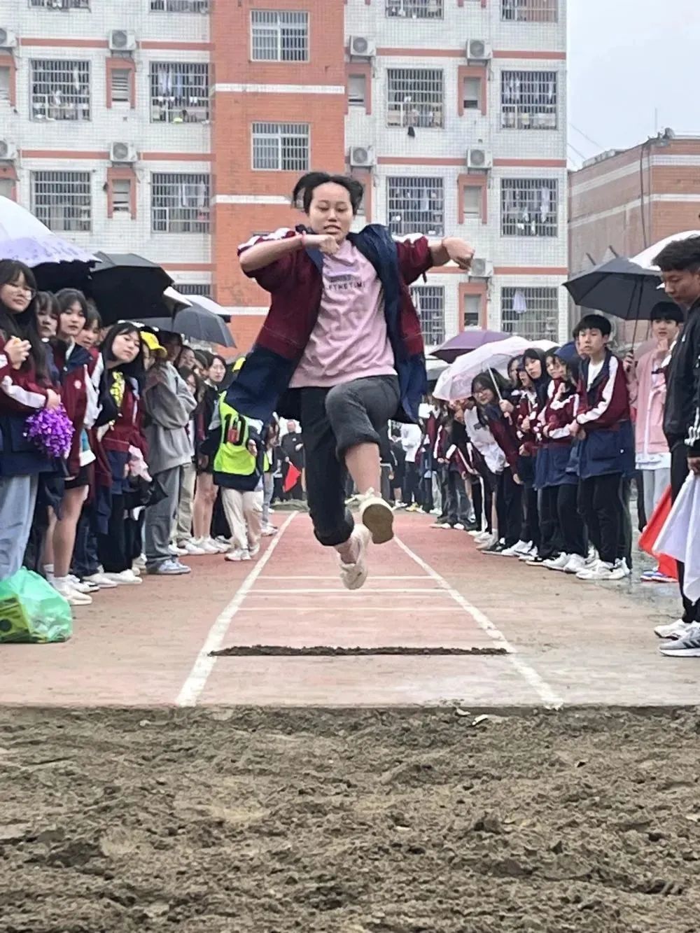 李中学子多矫健运动场上展英姿—李渡中学第四十届田径运动会纪实