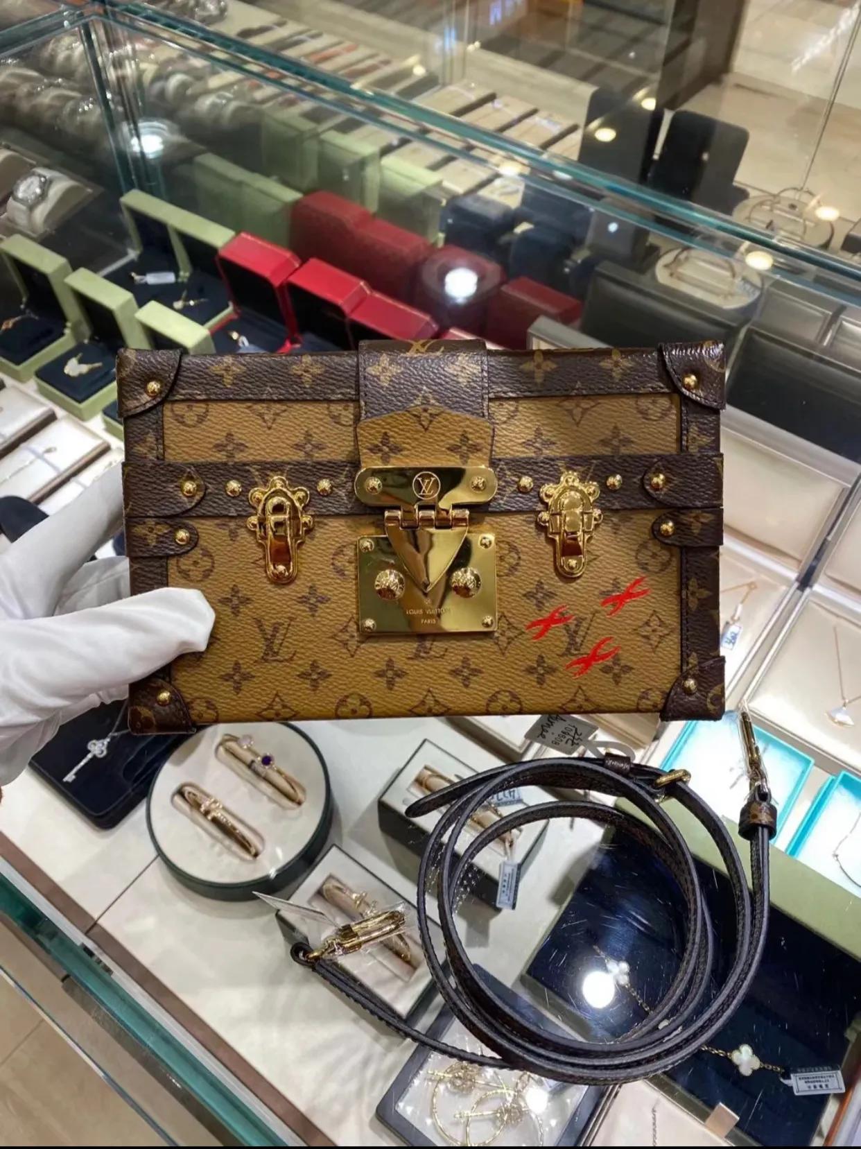 lv包包哪里买划算,人生第一个lv包便宜的