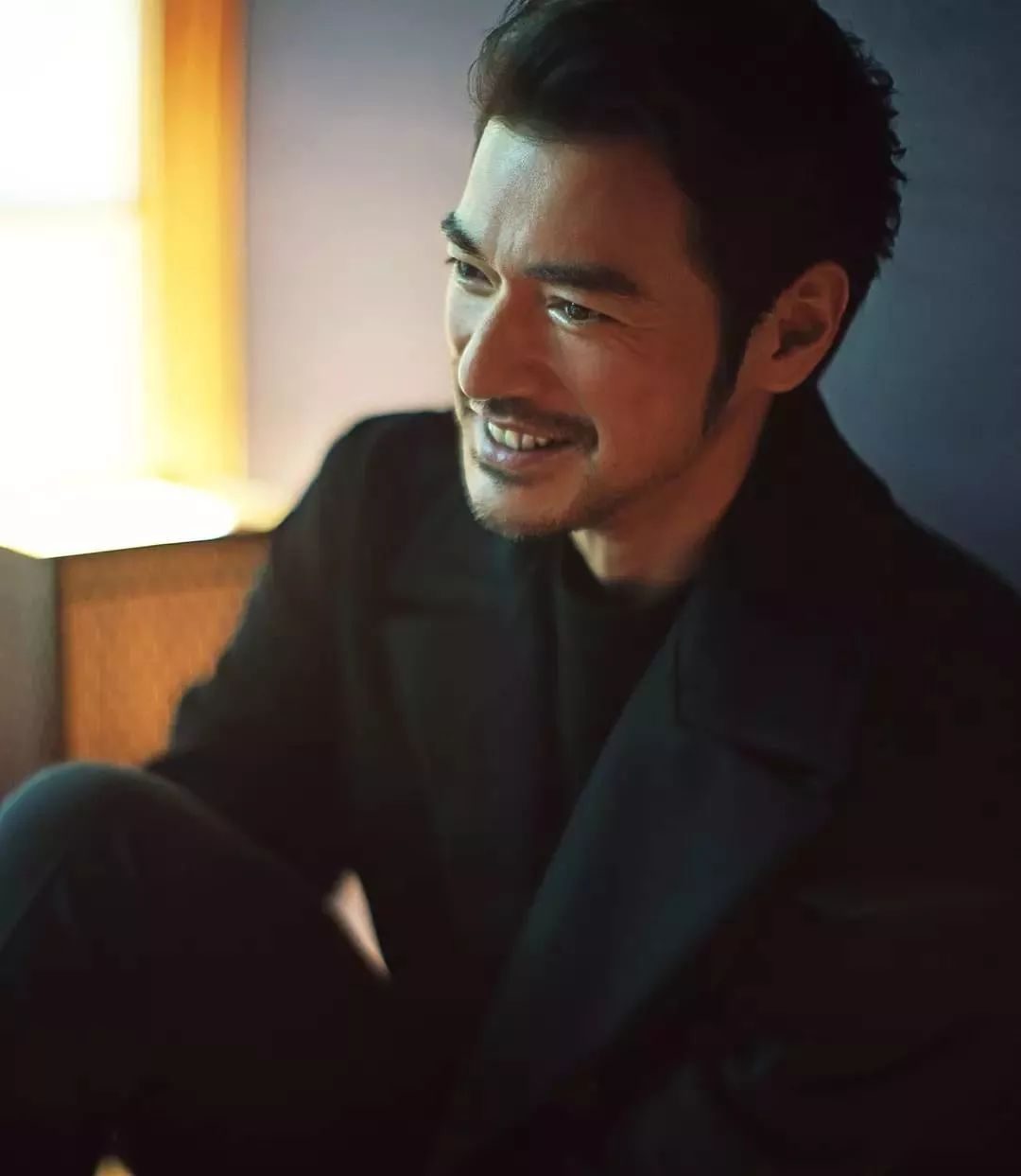 五位留长发的男明星最后一位最帅,七位又酷又帅的男明星