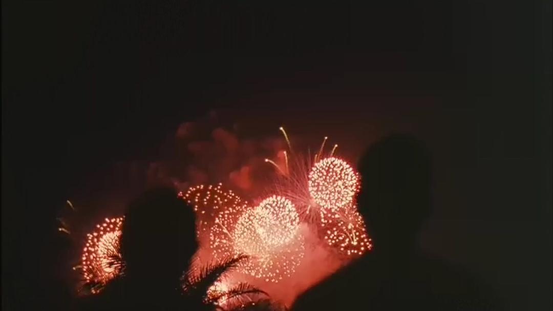 摘皇家*徽警**，无误差手表，放5次烟花，8部细节拉满的回归题材电影