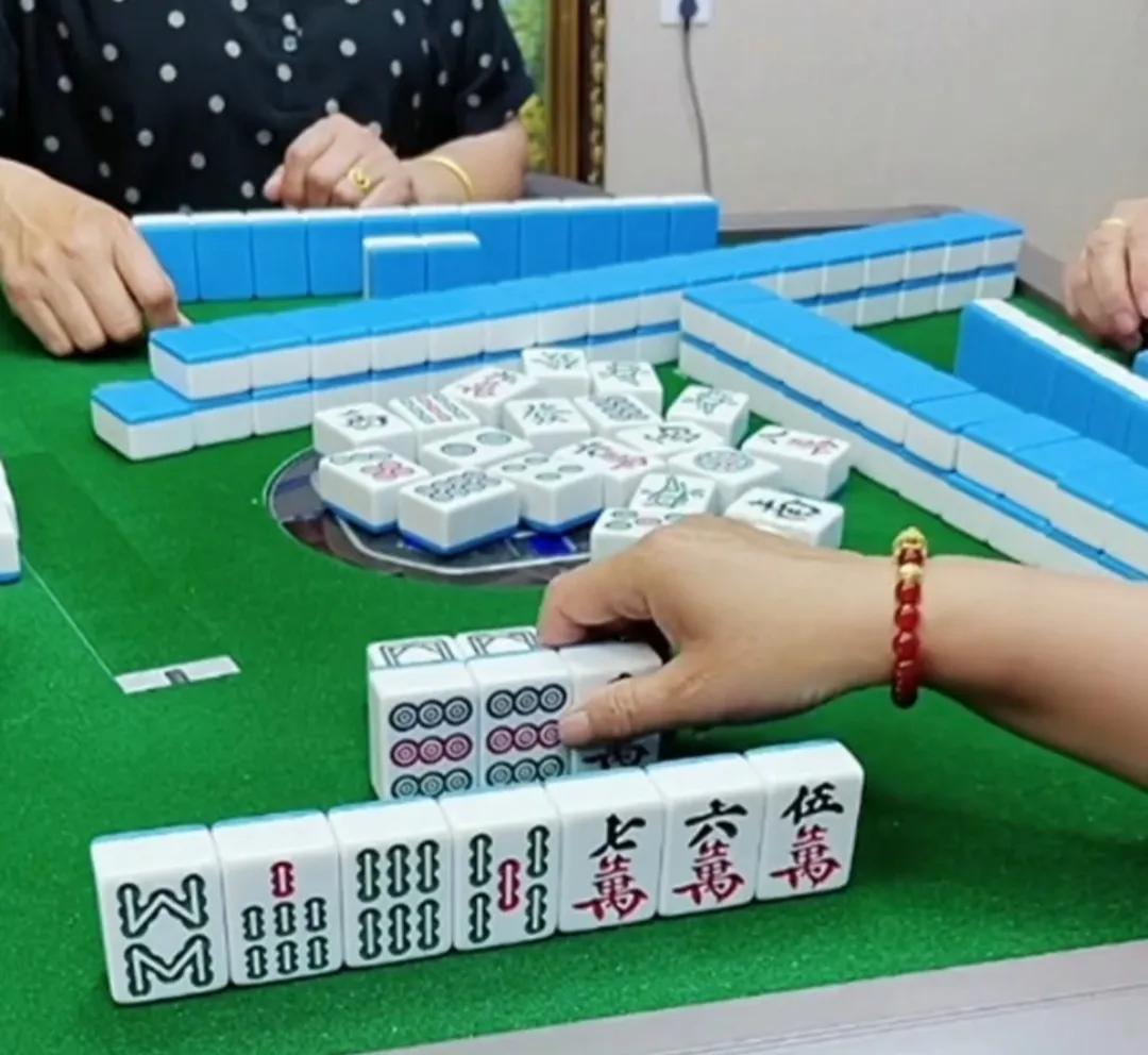 打麻将一连十几天一直输怎么回事,最近打麻将总是输还一直想打