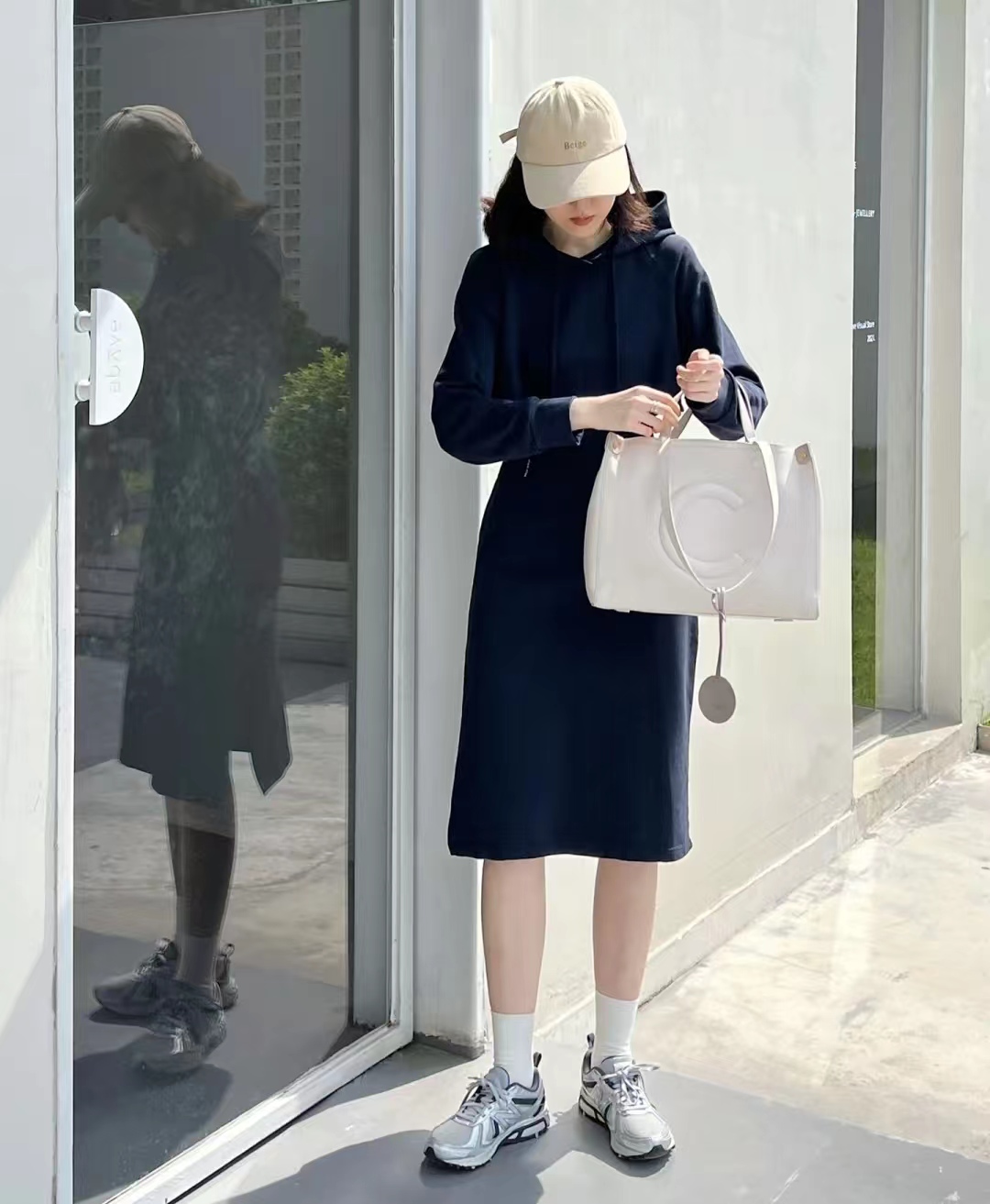 宽松版卫衣搭直筒宽松休闲裤,宽松卫衣怎么搭配裙子才好看