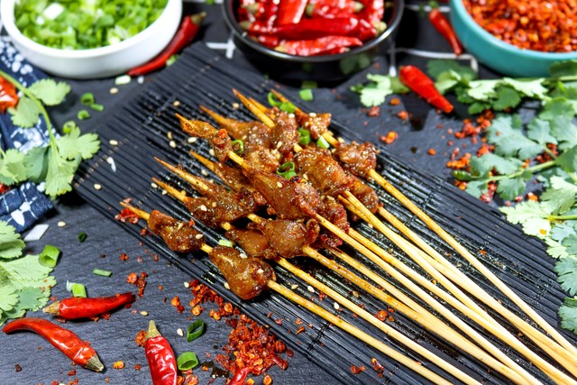 我，南宁人，21年拿着70多万的*迁拆**款开烧烤店，如今后悔不已