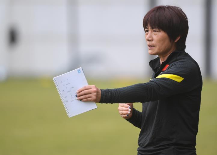 *会两**上“她们”在闪光