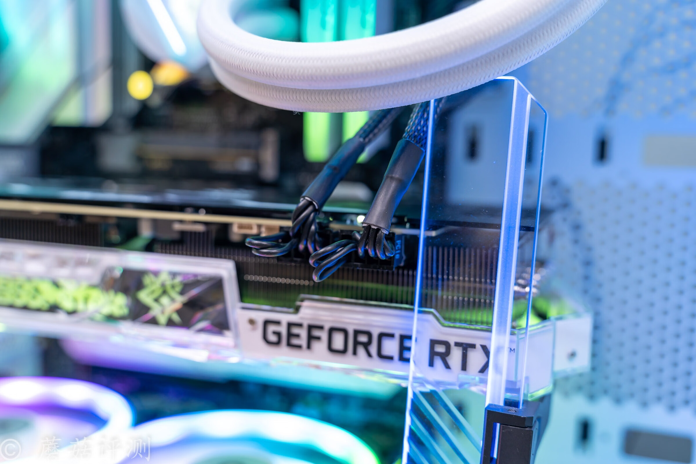 一正一反，轻松定义你需要的风扇风向，Tt耀影SWAFAN12机箱风扇