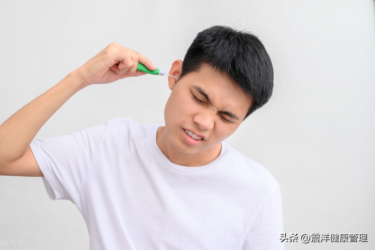 耳朵特别痒又掏不出耳屎怎么办,耳朵里痒一掏就流水是什么原因