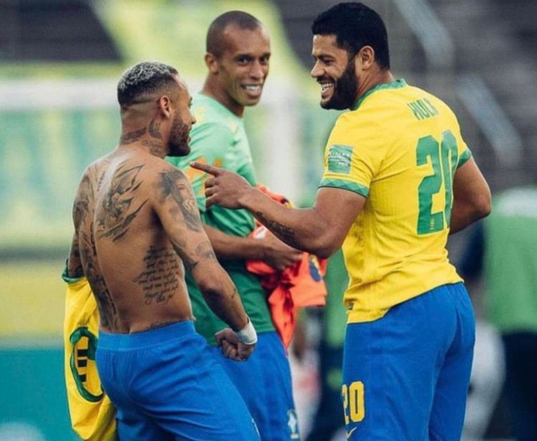 还敢笑话中超？前海港球员巴甲大杀四方，双冠王加MVP，真大腿