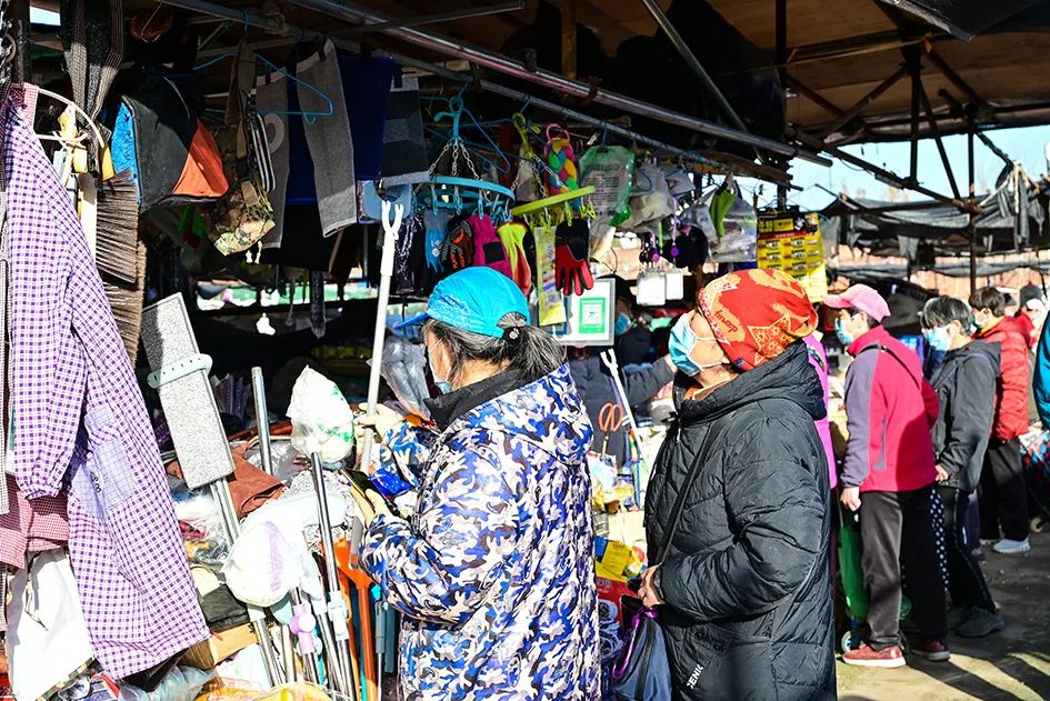 西山脚下的早市,闲逛最具人间烟火气的早市