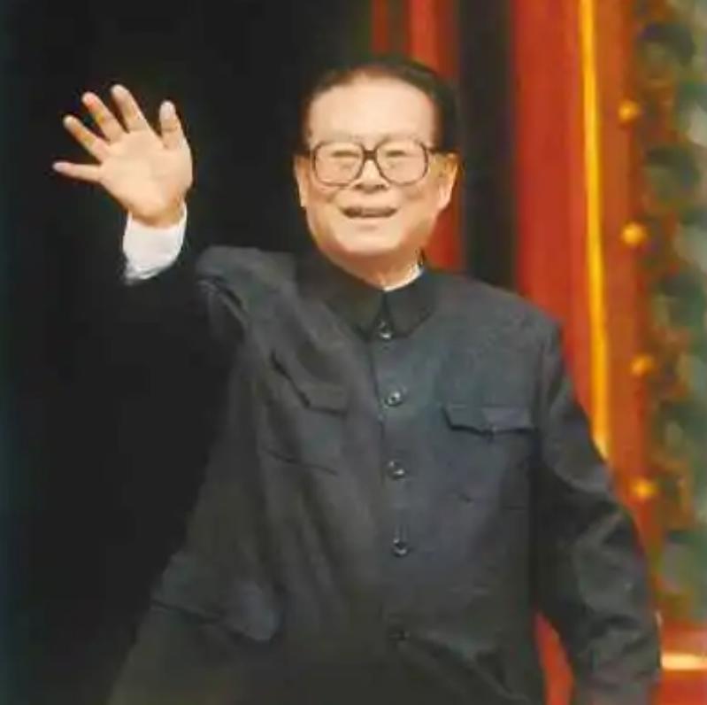 邓公培养了两位接班人，为何最终选了江*民泽**？邓公在晚年道出原因