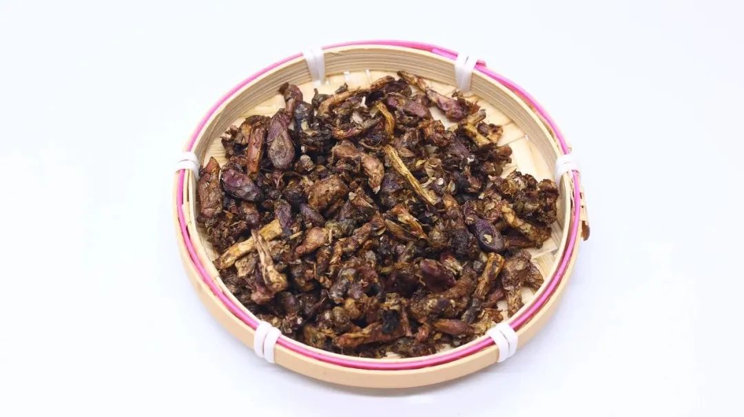 它开在寒冬,经历了霜雪而不凋谢,外表美丽药用价值更是丰富