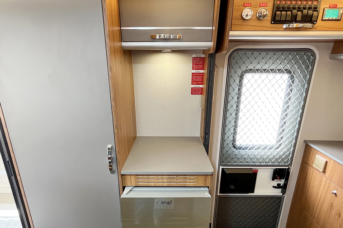 新飞s100房车和h300有什么不同,上汽轻卡s100与新飞房车对比评测