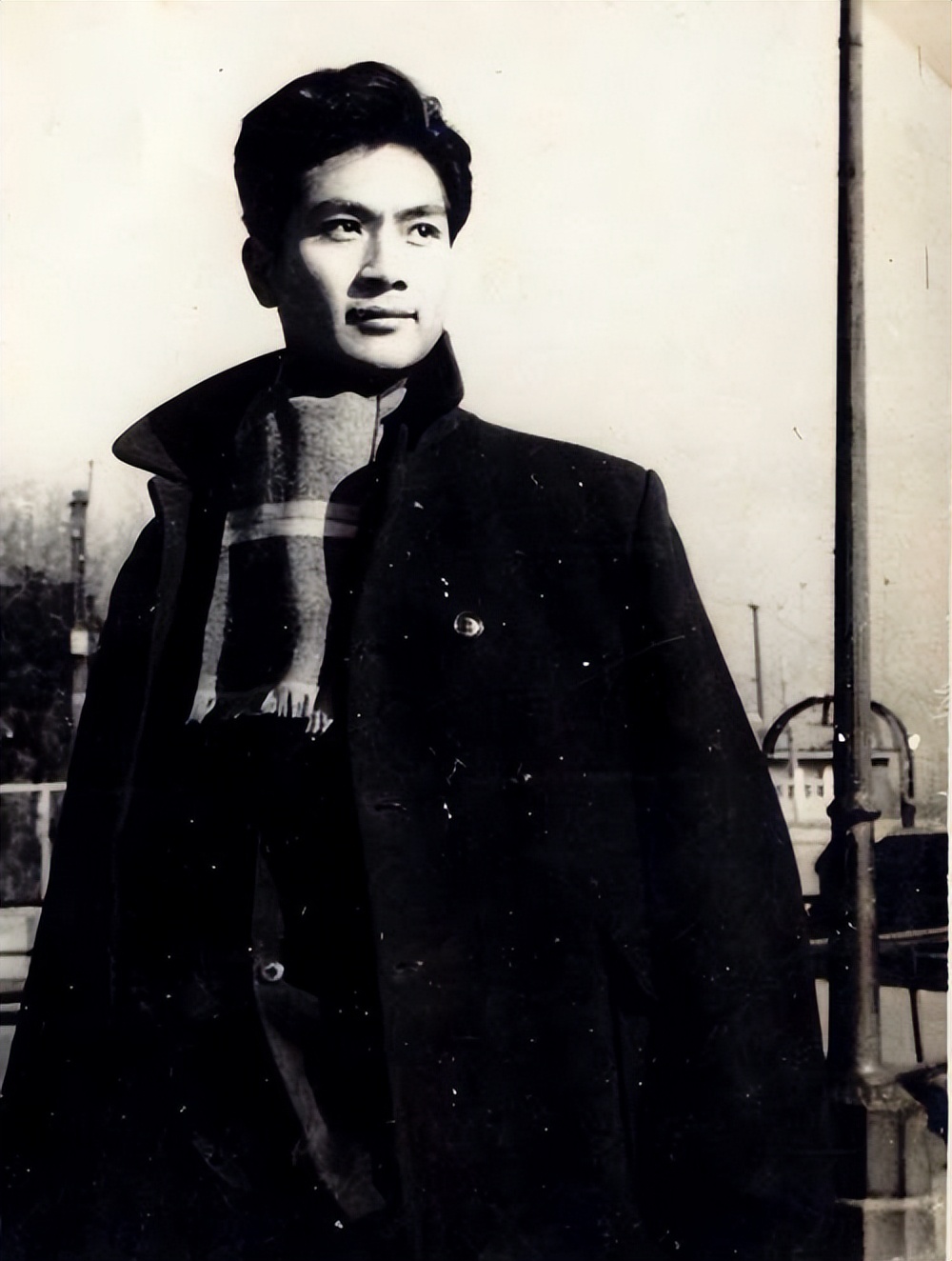 老戏骨梁波罗：妻子陪他闯过生死劫难，他白发苍苍给百岁岳母尽孝