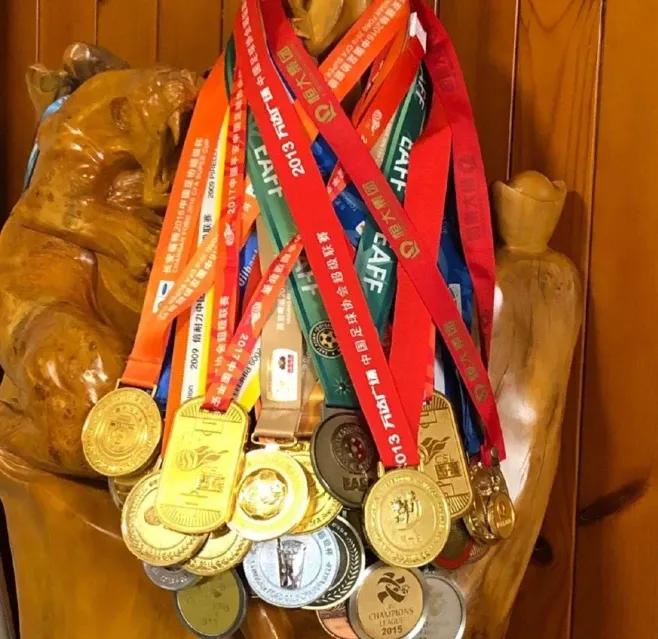 10座奖杯，永远的10号传奇