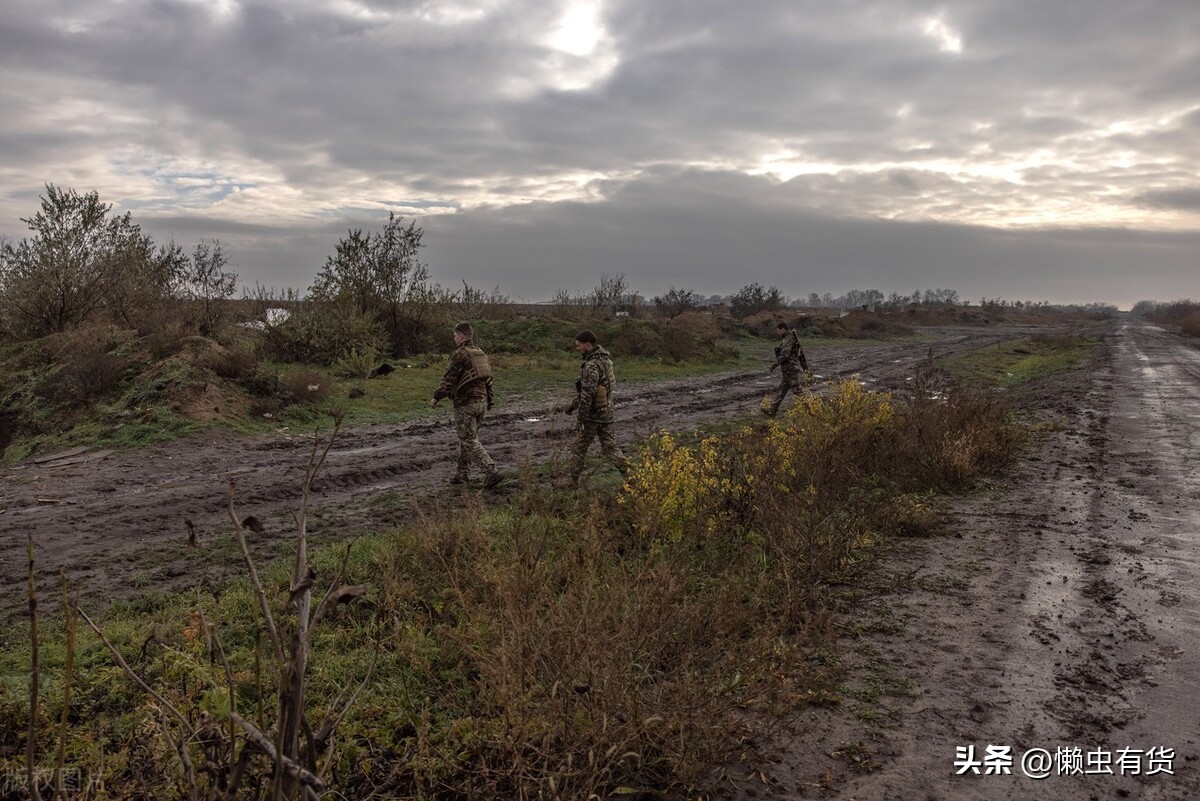 再打下去或将无人！乌克兰开战后人口少了1100万，还欠下一屁股债
