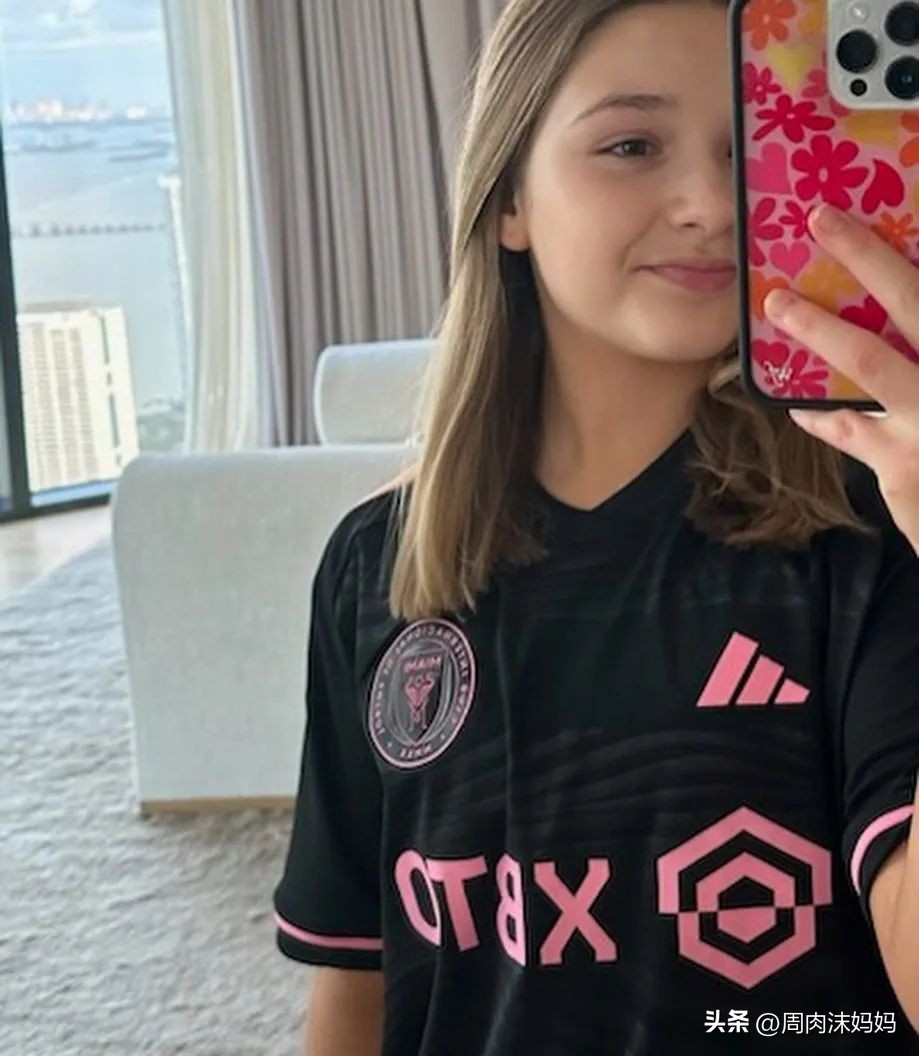 年轻贝克汉姆孩子,贝克汉姆女儿出门不带腿