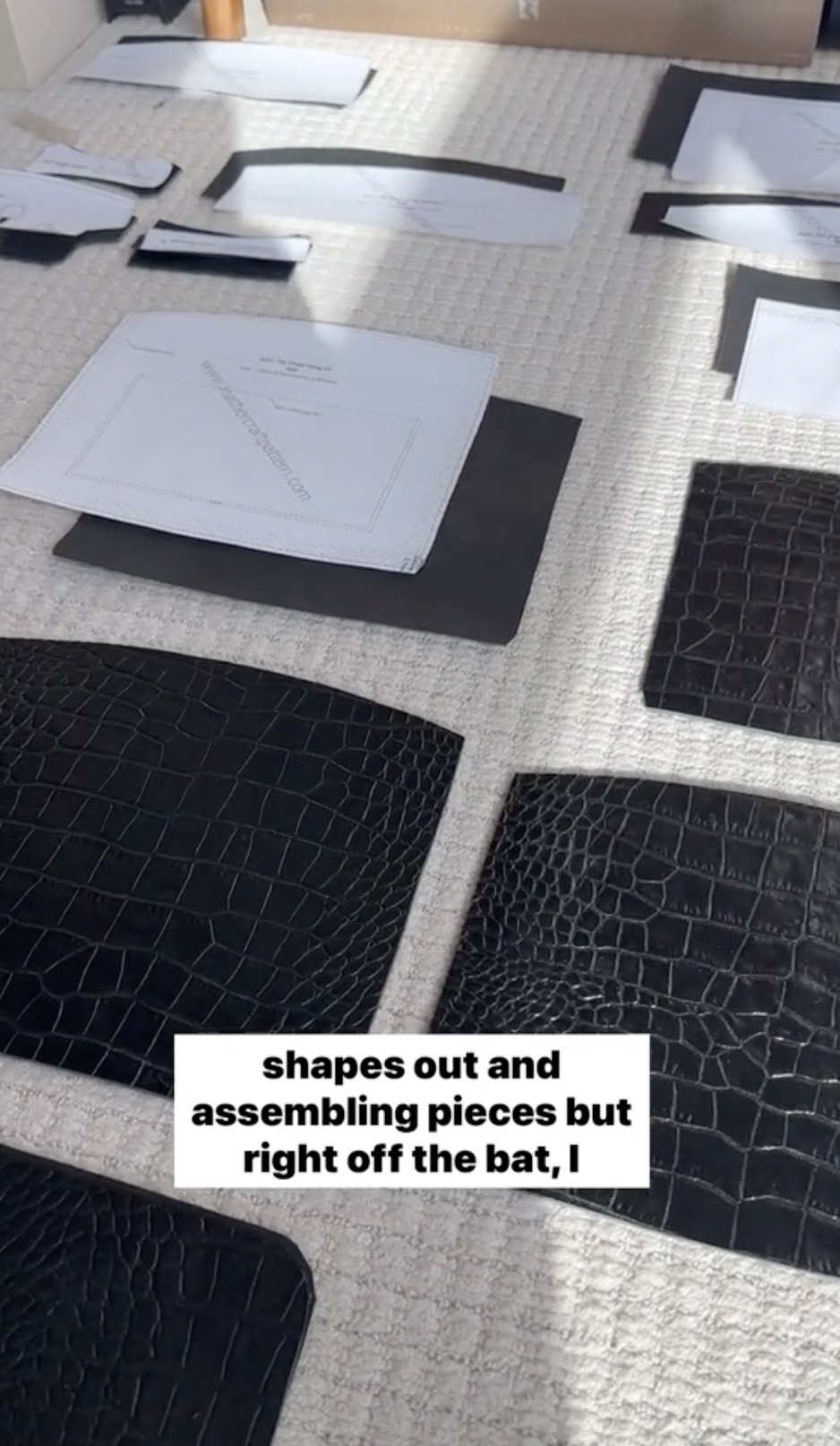 亚裔小哥花400刀手工制*爱作**马仕包送女友，网友为此吵翻！