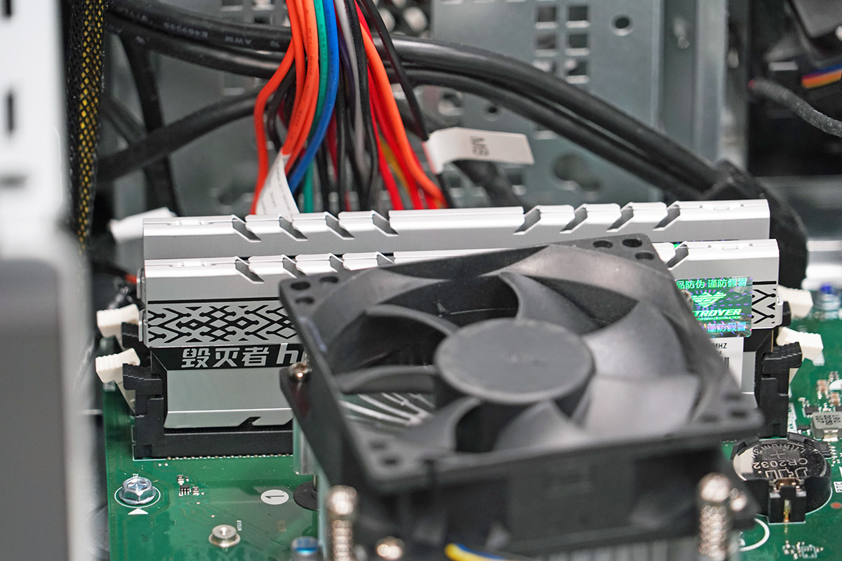 运行稳定、散热优异但马甲太高了，戈戟毁灭者DESTROYER内存体验