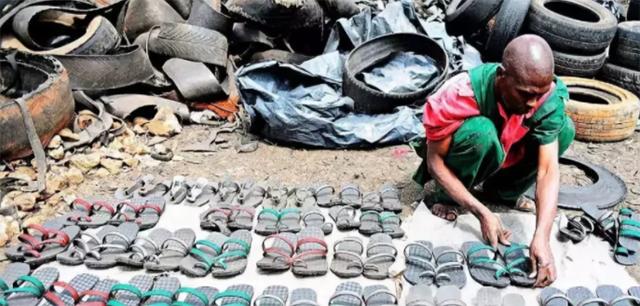 非洲穷小子“变废为宝”创业致富！把轮胎做成鞋，15元一双成爆款