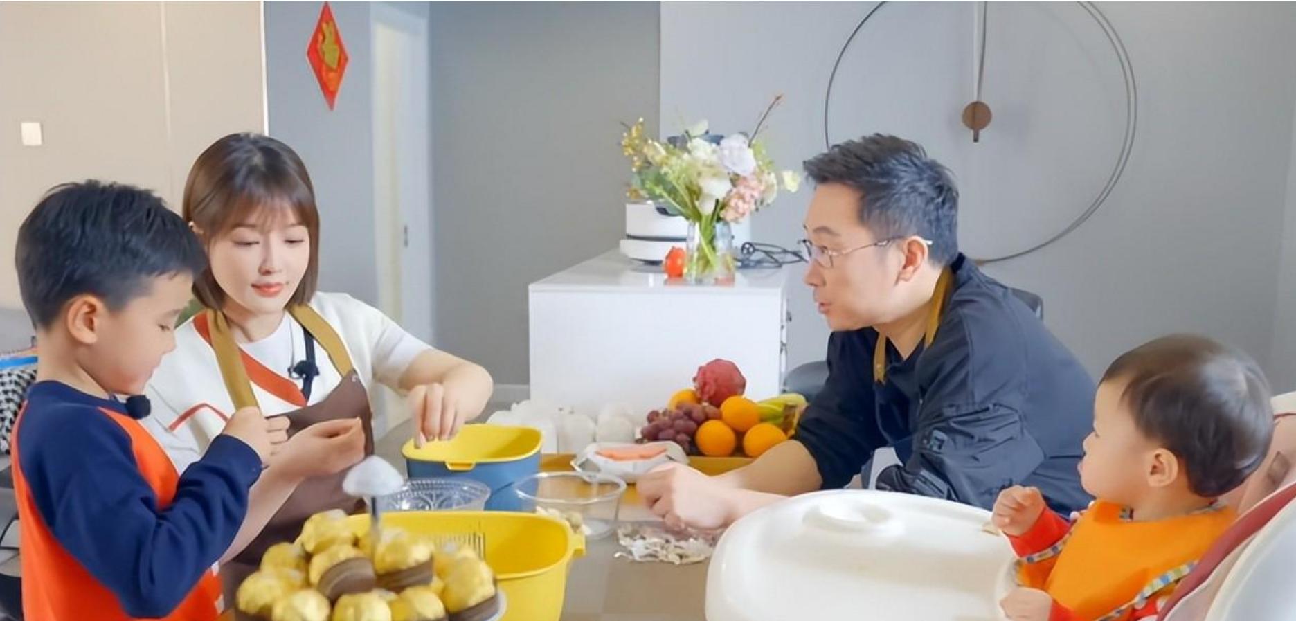 央视主持胡蝶父母从事什么工作,央视主播胡蝶出生日