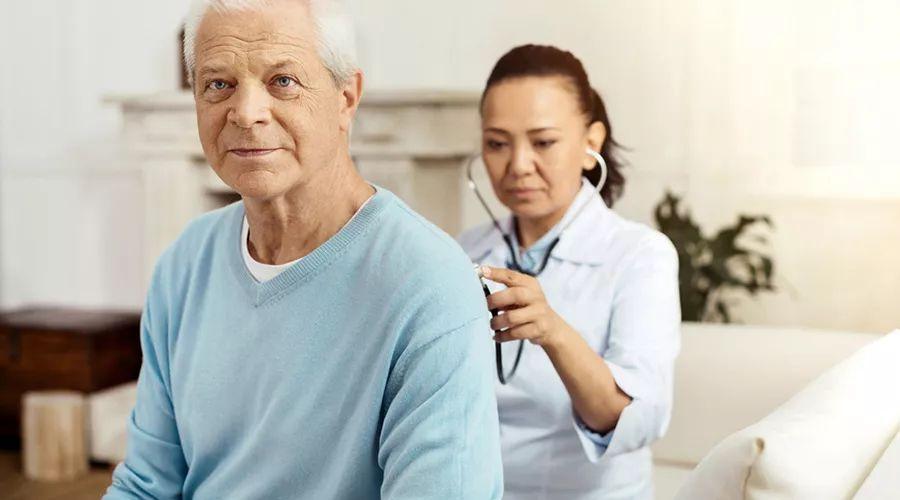 癌症晚期应该放弃还是继续治疗,癌症晚期需要治疗还是放弃回家