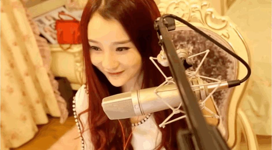 沈曼早期客厅直播视频,沈曼在抖音直播的回放