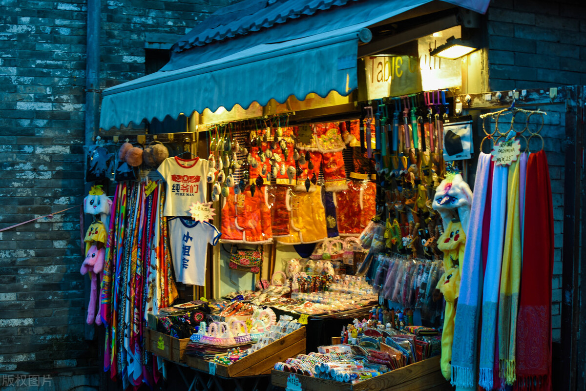 一个农村小卖铺一年能挣多少钱,在农村开小卖铺怎样才能赚钱