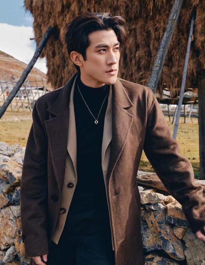 李治廷直筒裤穿搭,李治廷穿格子西装