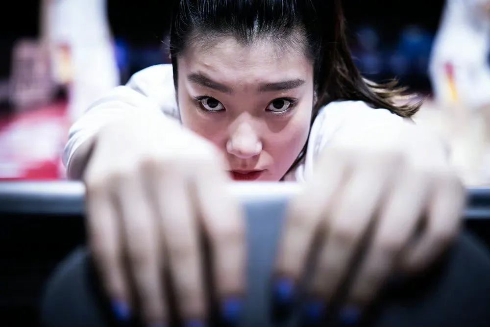 李梦：16岁差点退役，母亲患癌，父亲尿毒症，如今撑起女篮一片天