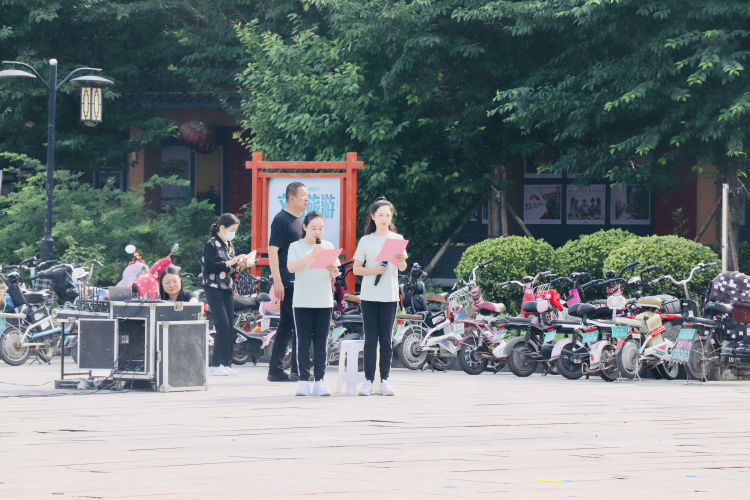 幼儿园亲子运动会主题大手牵小手,小手拉大手运动会