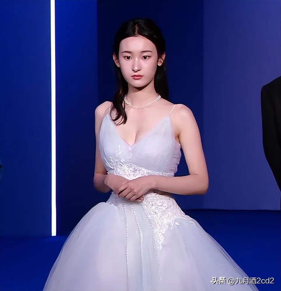 王宝强《八角笼中》的人性之战,王宝强新片八角笼中格斗励志