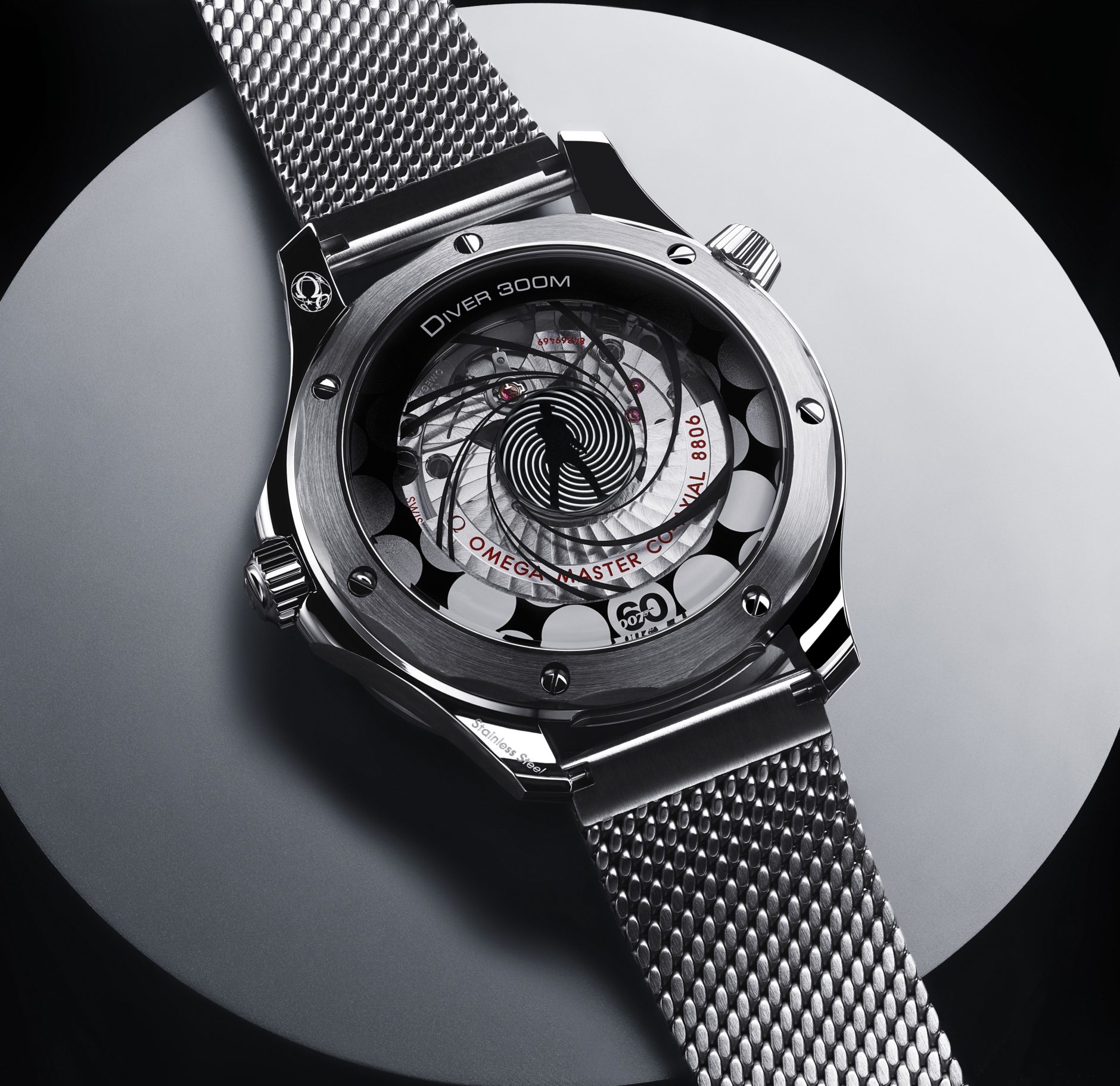 欧米茄以两款海马特别款，庆祝詹姆斯·邦德诞生60周年