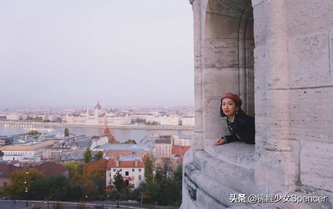 我在布达佩斯，收集了很多秋天送给你