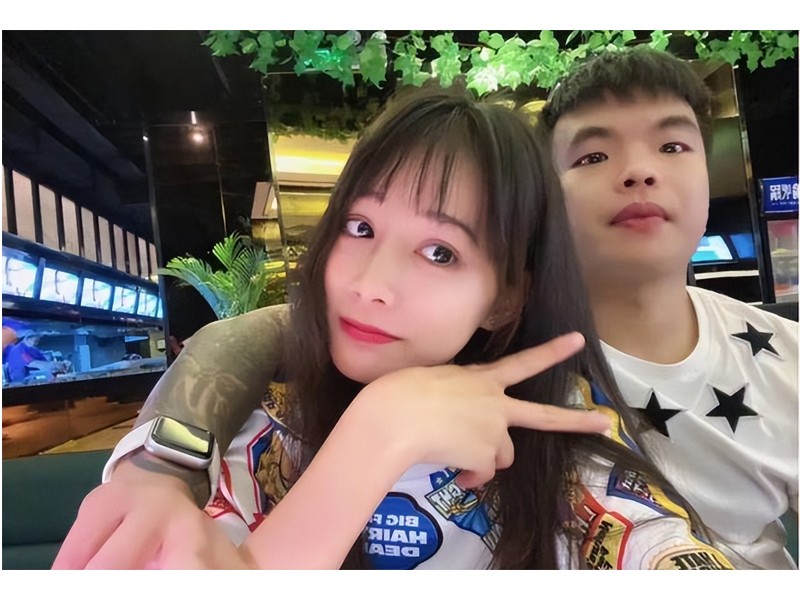 表妹李kk：千万粉丝最火表妹，妄图流量变现却惨遭滑铁卢