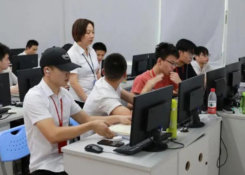 文理科10大“高薪”专业出炉,上榜专业不容小觑,吸金指数五颗星