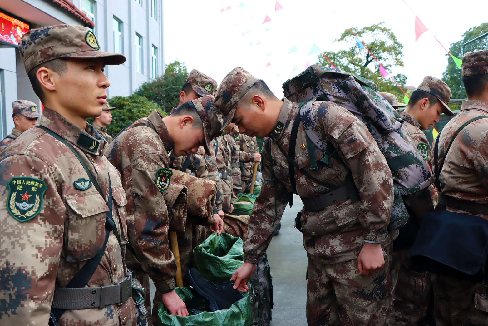 春节军营年味别样浓,军营春节年味浓虎跃戈壁庆新春