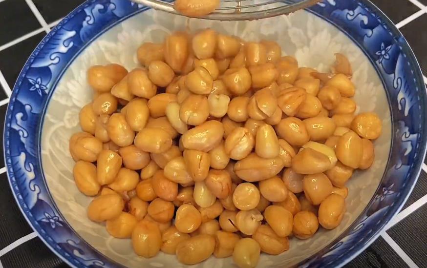 什么牛奶是高蛋白食物,鸡蛋牛奶属于高蛋白质的食物吗