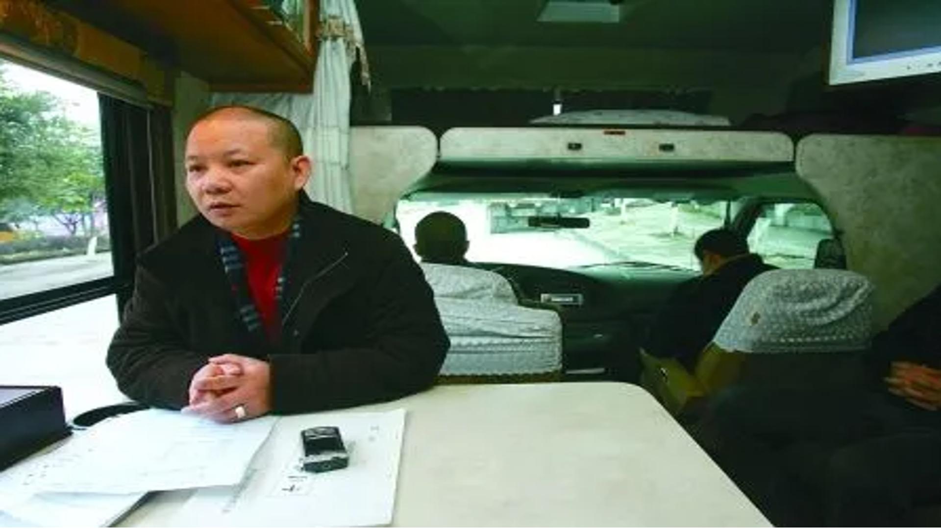 重庆一老板向14名员工借1500万,重庆老板给百位员工百江景豪宅