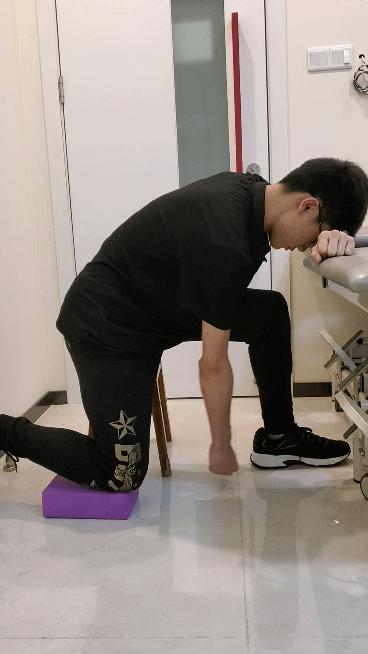 长期肩膀疼痛是什么原因,肩膀疼痛活动受限