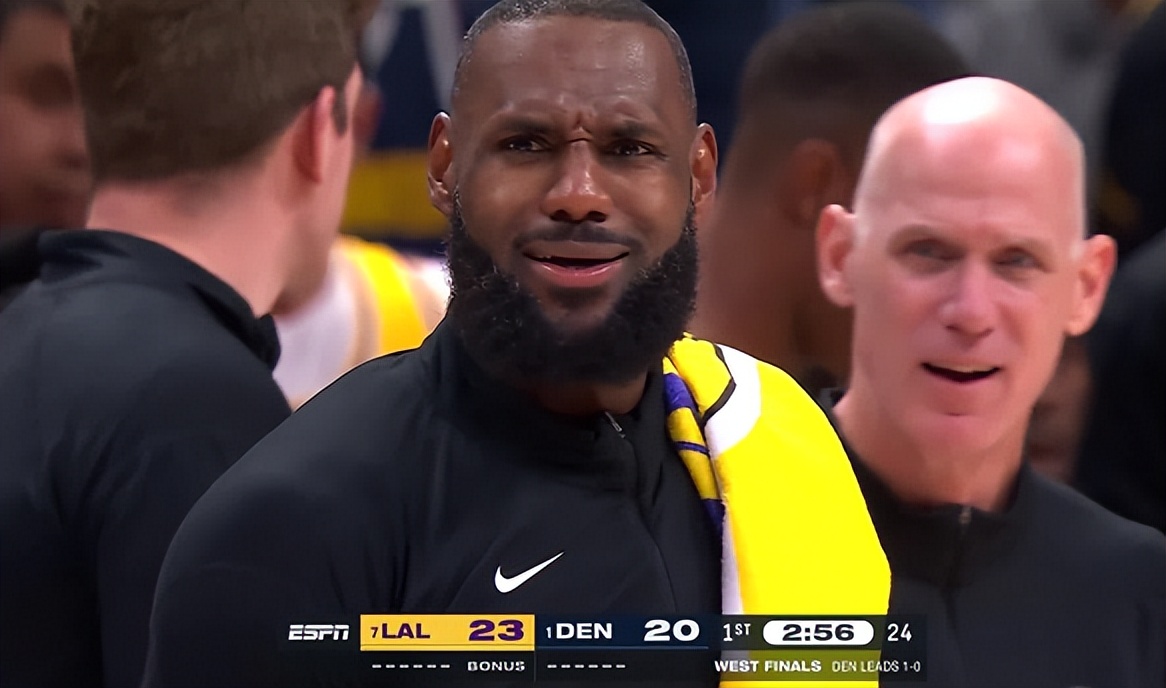 裁判巨大争议!被指太偏湖人,相同动作不同判罚,掘金满场嘘声