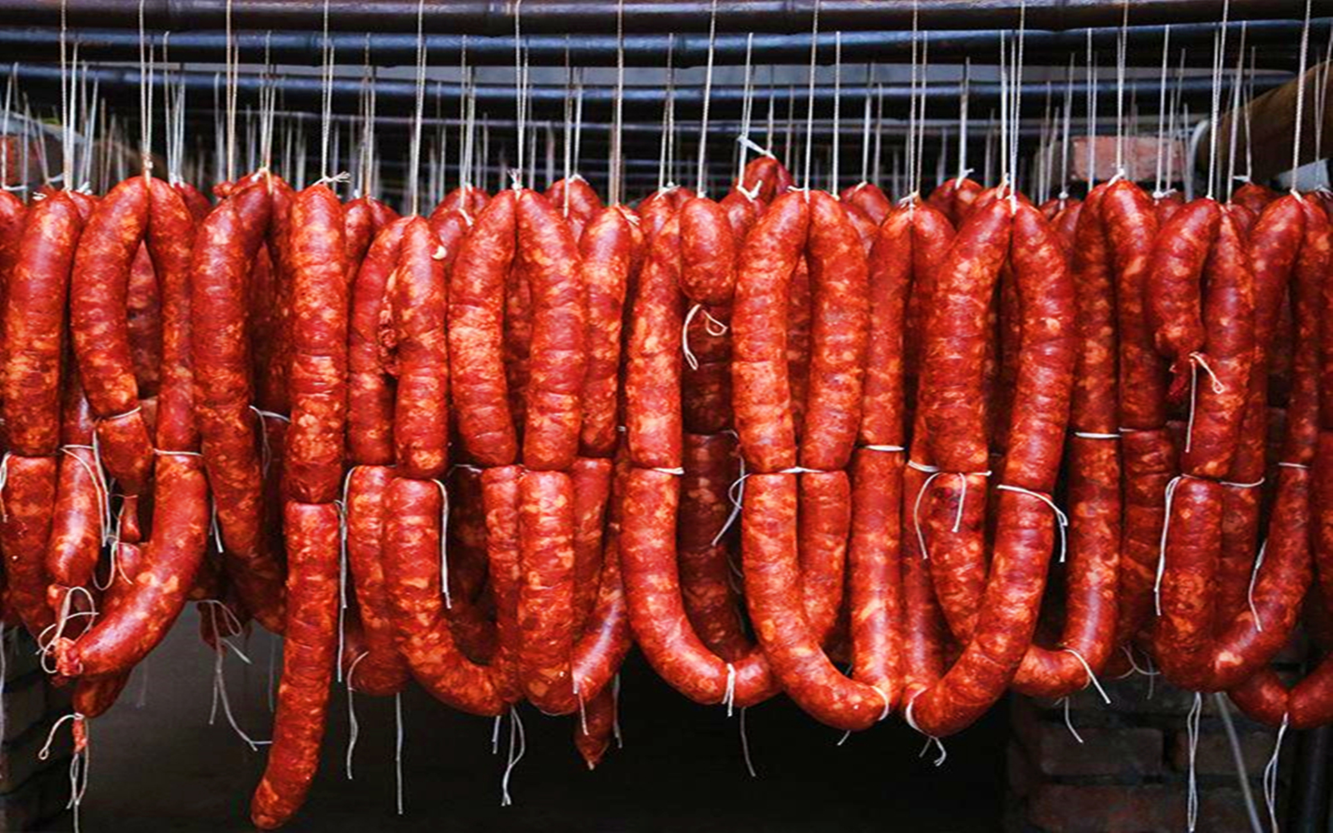 香肠不放冰箱怎样保存最好,保存香肠直接放冰箱用水洗都错了