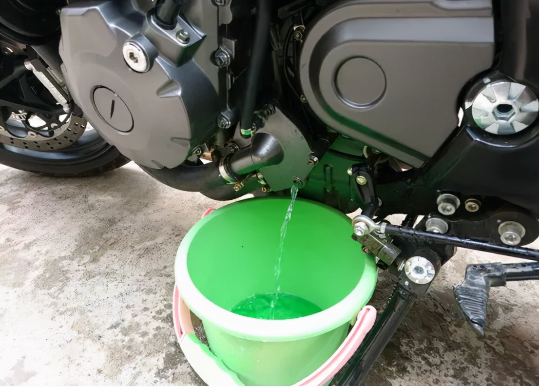 摩托车电瓶冬季保养,摩托车实用保养视频