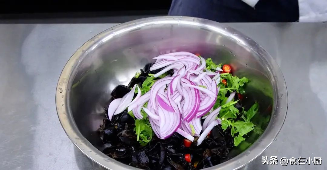 木耳直接用清水洗就可以了吗,新鲜木耳怎么清洗才能除虫卵