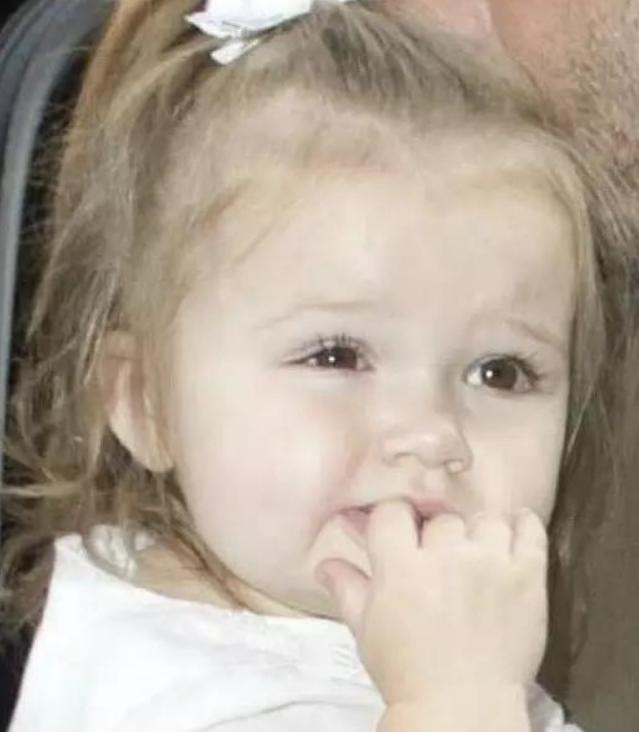 贝小七贝克汉姆小时候,贝小七被抱着长大