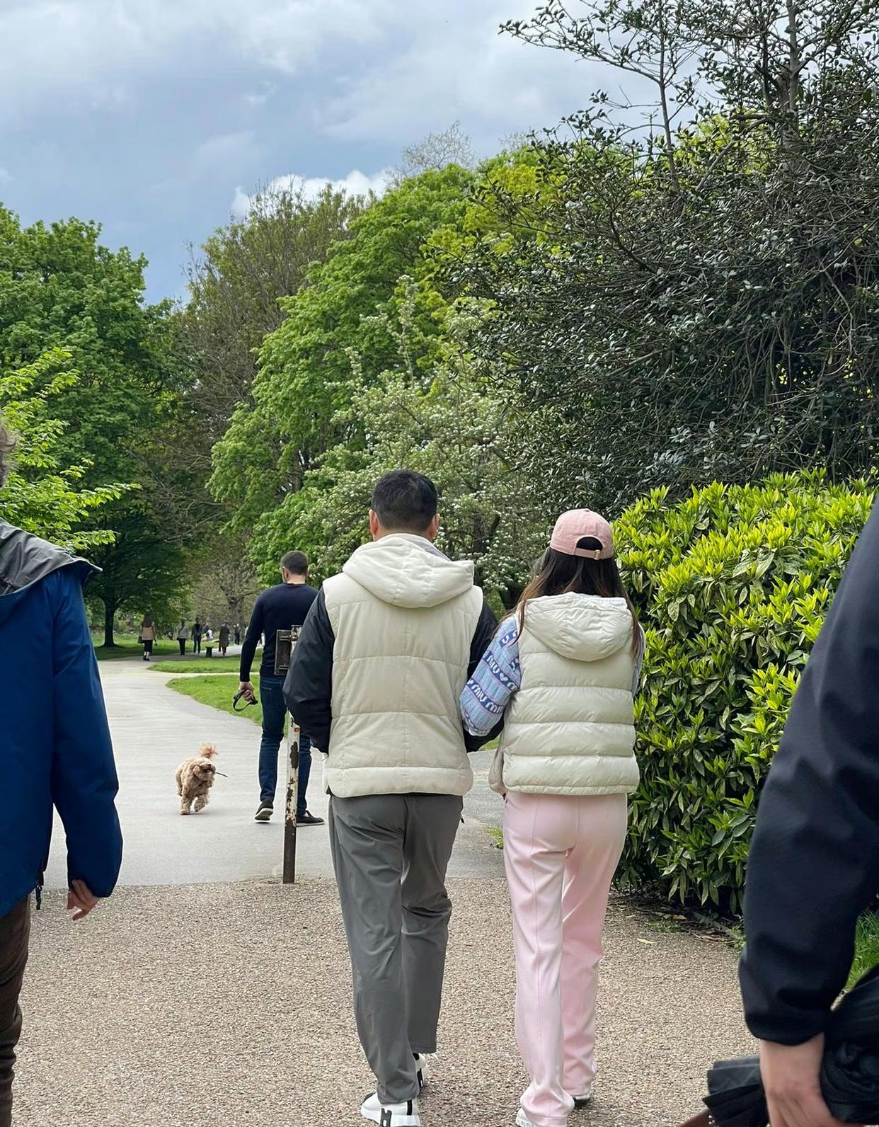 刘强东章泽天英国女王,刘强东章泽天英国参加婚礼照片