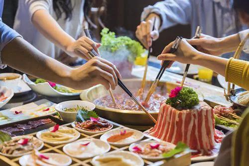 餐桌礼仪需要注意的事项,过年饭桌上的礼仪规矩